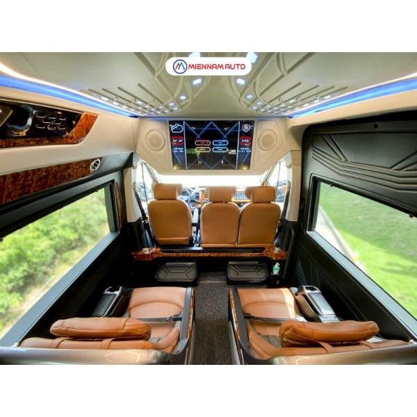 Xe Solati Limousine gây ấn tượng với thiết kế ngoại thất bề thế và lịch lãm