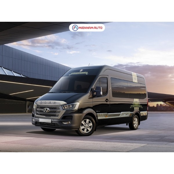Xe Solati Limousine được trang bị một hệ thống màn hình giải trí hiện đại