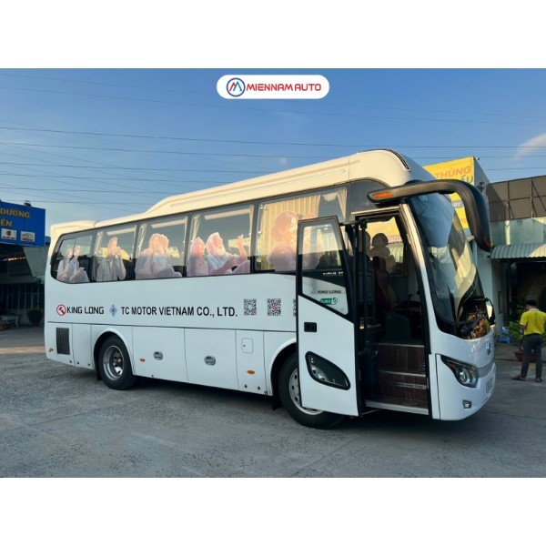 Xe khách KingLong 29 chỗ được trang bị động cơ Weichai công nghệ Châu Âu