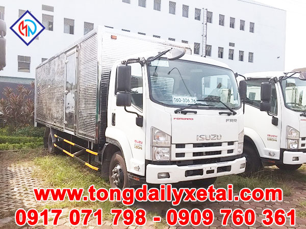 Xe Tải Isuzu FRR90N Thùng Kín 2017