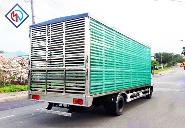 Xe Tải Hino Chở Gia Cầm 