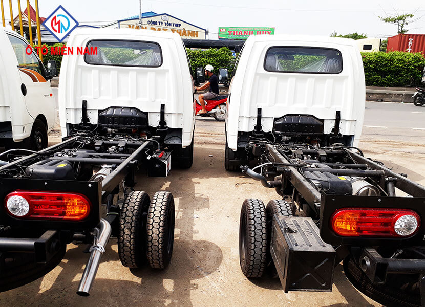 giá xe tải 2 tấn thùng kín