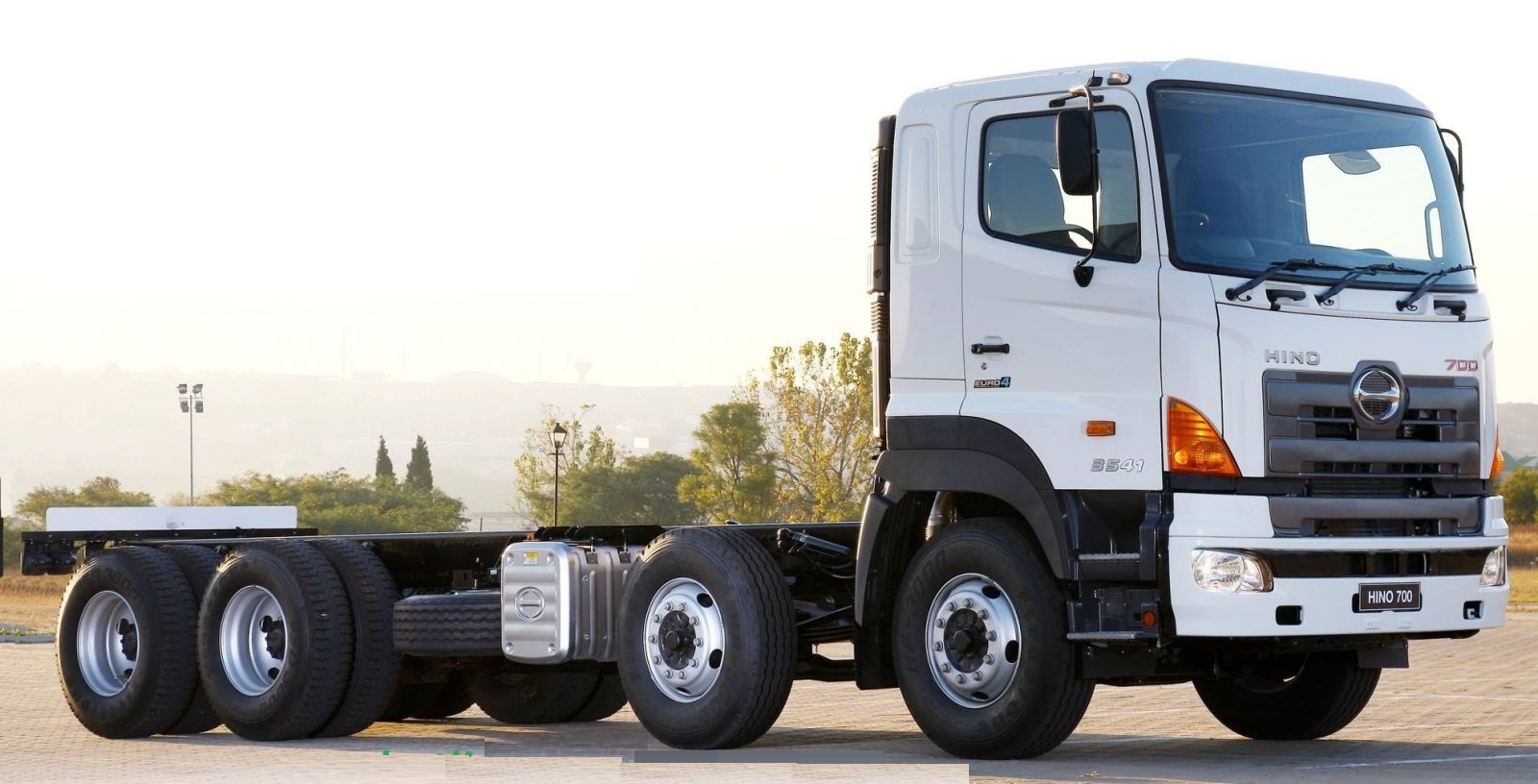 giá xe tải Hino 4 chân