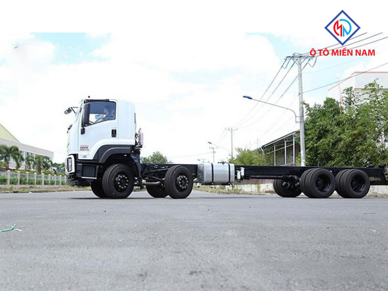giá xe tải isuzu 4 chân