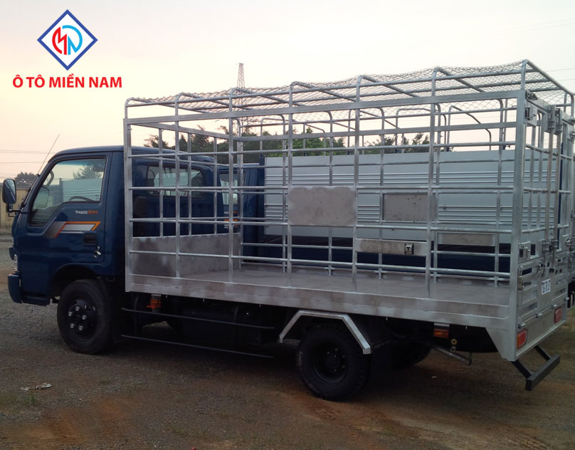 xe tải chở gia súc