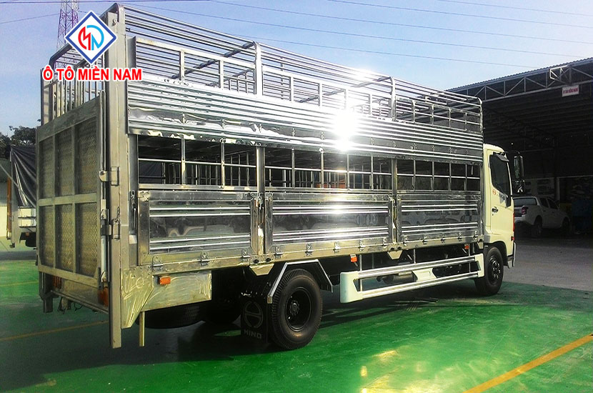 xe tải chở gia súc