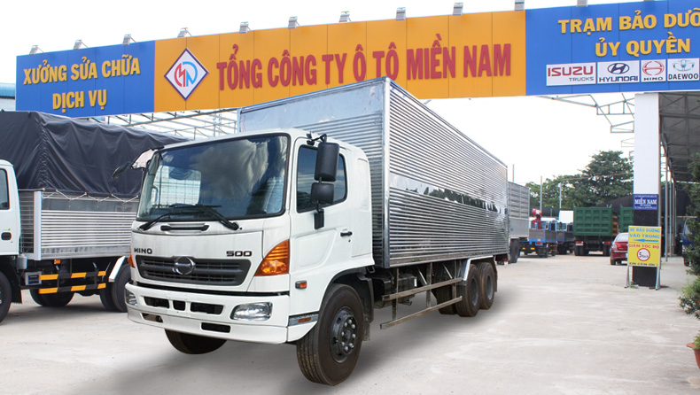 ô tô tải Hino 3 chân