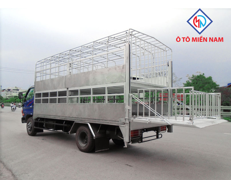 xe chở gia cầm